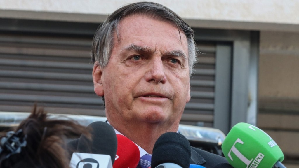 Bolsonaro pede acesso a depoimentos de ex-chefes do Exército e da Aeronáutica sobre golpe