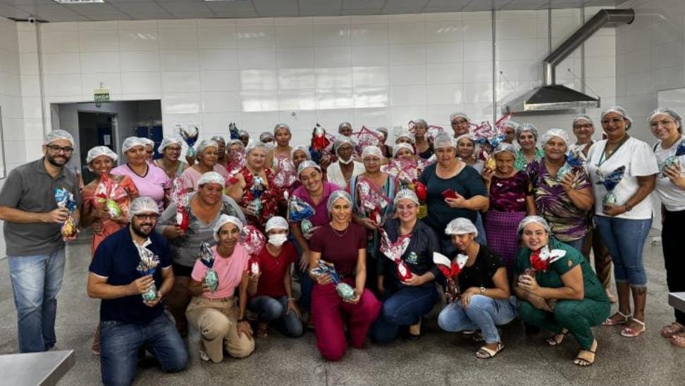 Oficina gratuita de chocolate prepara mulheres para gerar renda durante a páscoa