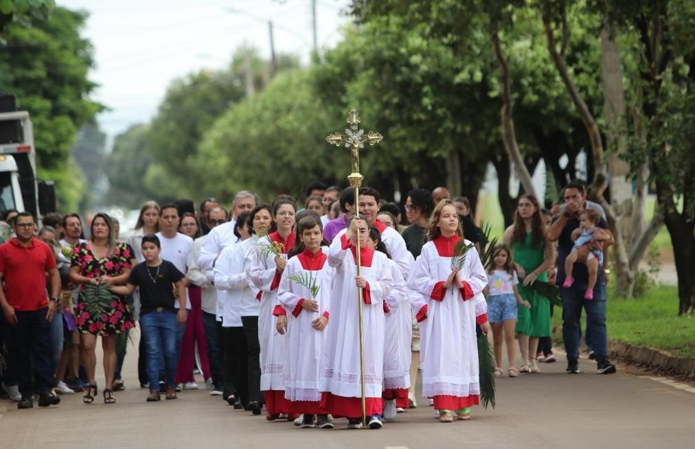 Procissão de ramos abre programação da semana Santa, comércio fecha na 6ª feira