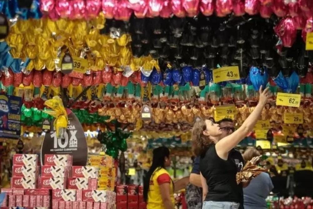 Preferência dos consumidores em comprar no comércio local e promoções para Páscoa