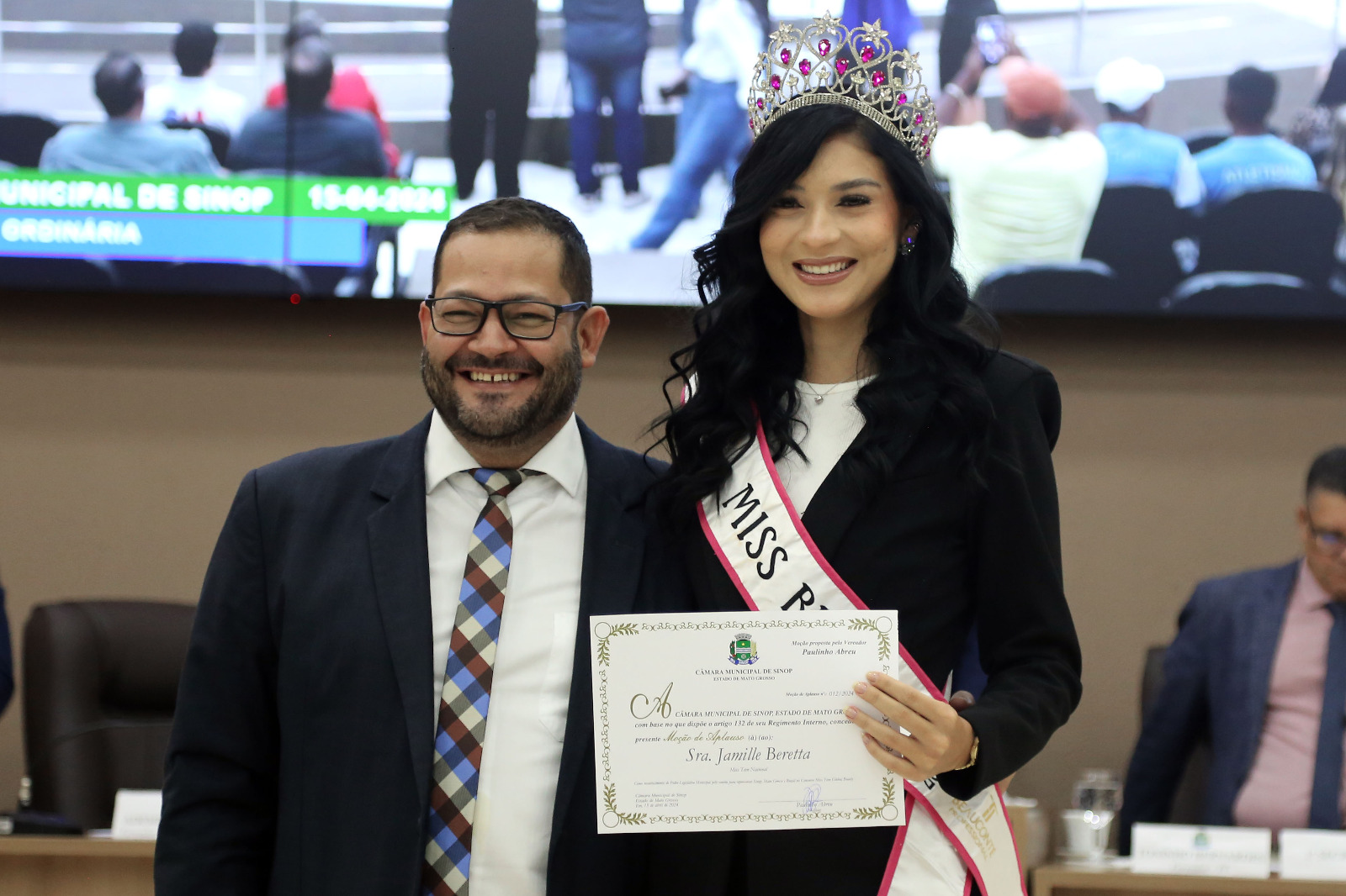 Vereador Paulinho Abreu Homenageia Agroligadas e Miss Teen Jamille Beretta