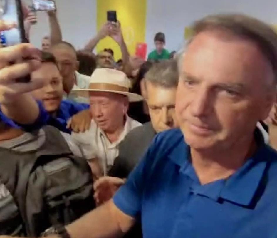 Com grande público Bolsonaro chega em Sinop e segue em carreata pela Cidade 