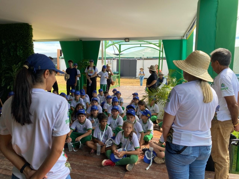 Alunos do município têm experiências sensoriais e educativas no stand da Prefeitura na Norte Show Kids