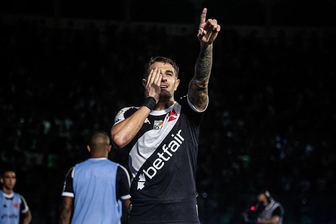 Vasco vence Vitória por 2 a 1 em jogo e se afasta do Z4