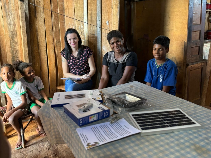 Famílias acompanhadas pela Assistência Social recebem kit de energia solar de projeto social