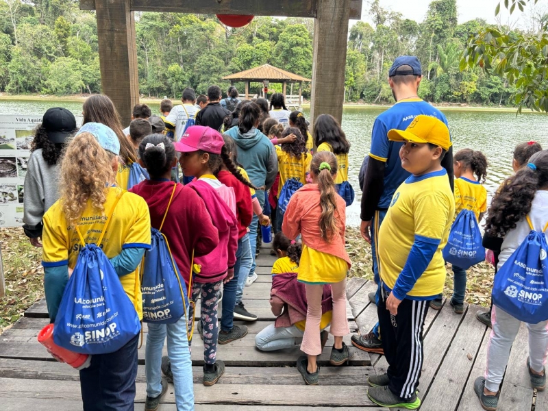 Crianças e Adolescentes de projetos do município participam de trilha ecológica no Parque Florestal