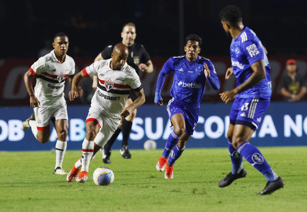 São Paulo mantém invencibilidade sob comando de Zubeldía e vence Cruzeiro por 2 a 0 no Morumbi