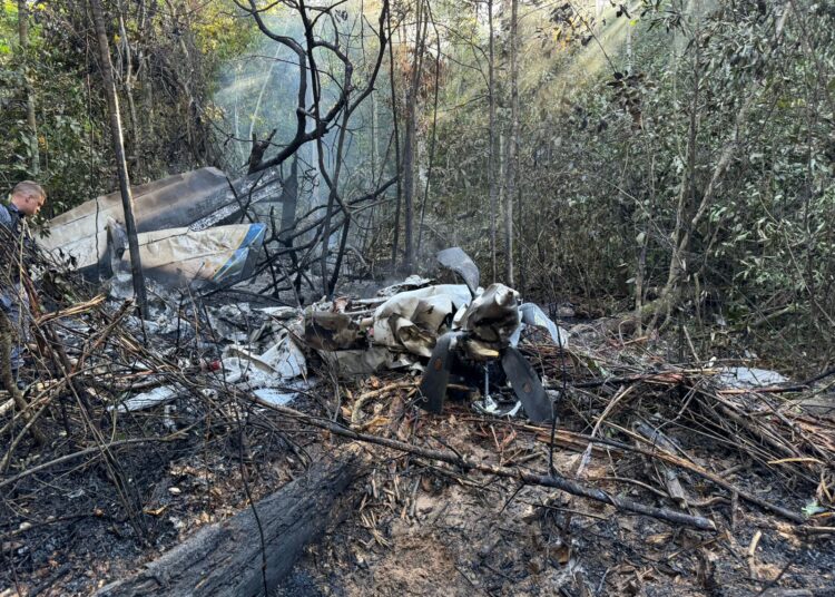 Sorriso: Dois morrem carbonizados após queda de avião às margens da MT-242