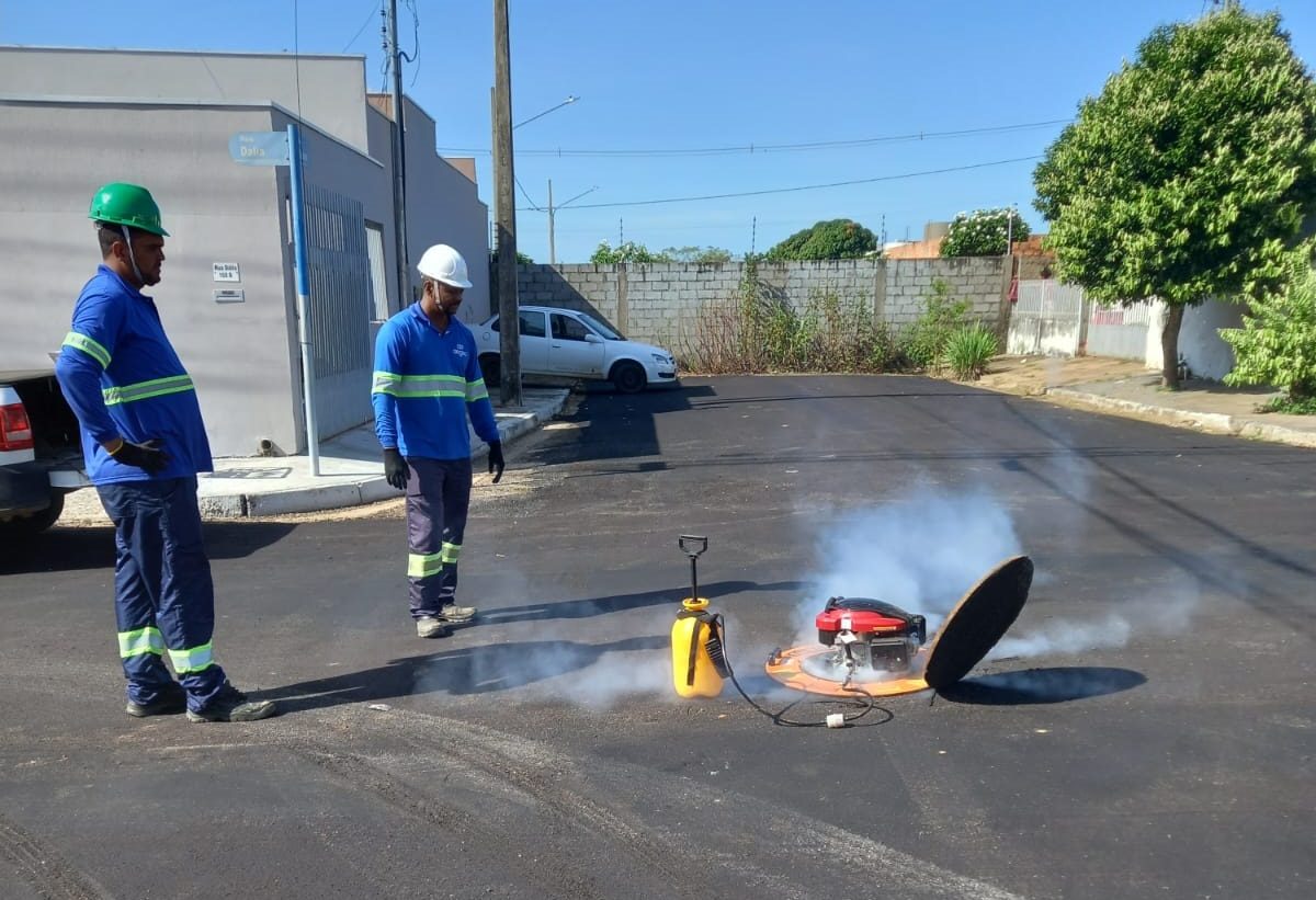 Águas de Sinop realiza fumacê para identificar ligações indevidas à rede de esgoto