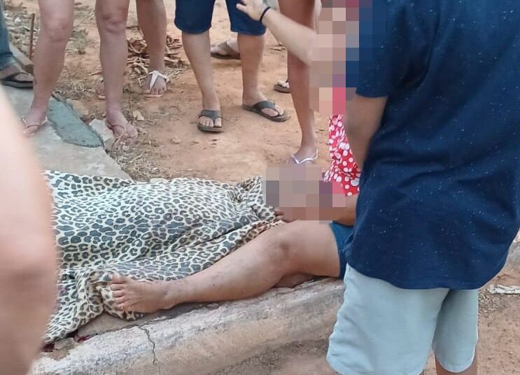 Homem é morto com facada no peito após suspeito descobrir que ele mandou mensagem para sua ex-mulher