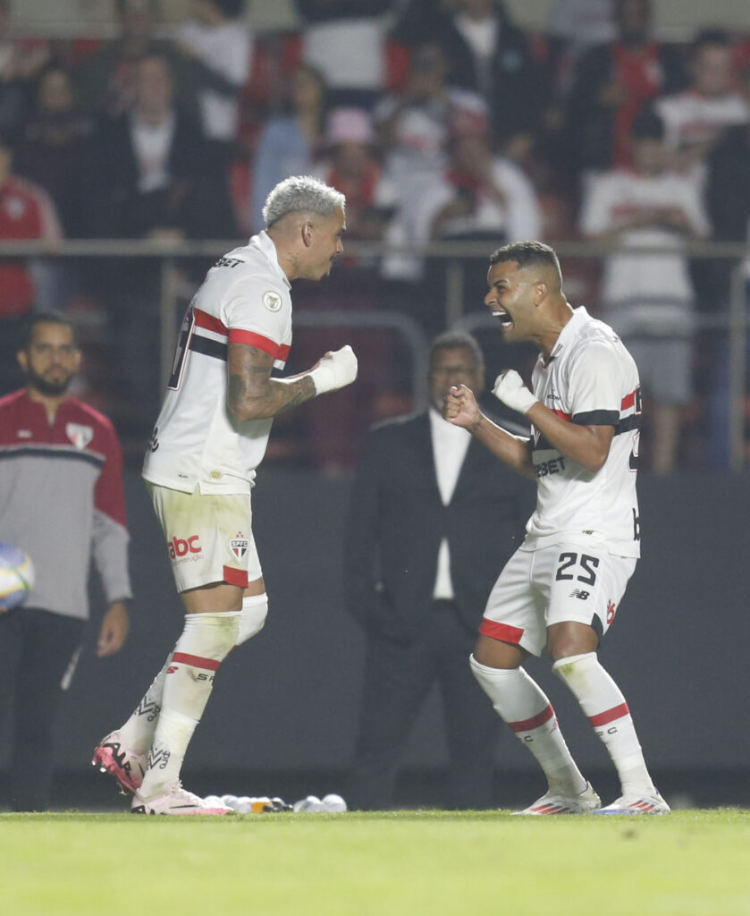 São Paulo vence o Criciúma e quebra sequência negativa no Brasileirão