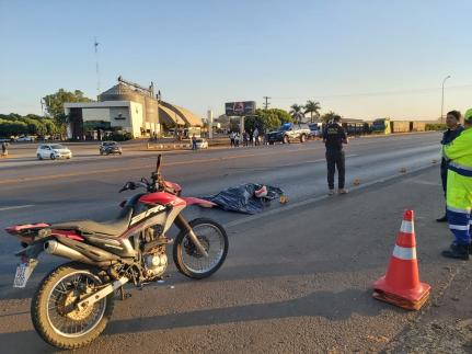 BR-163 Motociclista morre após ser atropelado por carreta