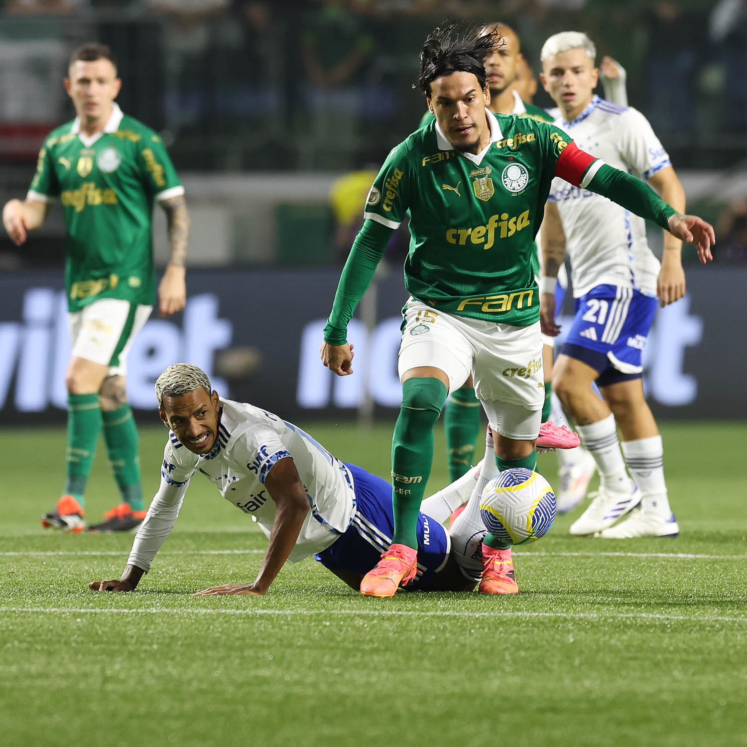 Palmeiras vence o Cruzeiro e se mantém na segunda colocação