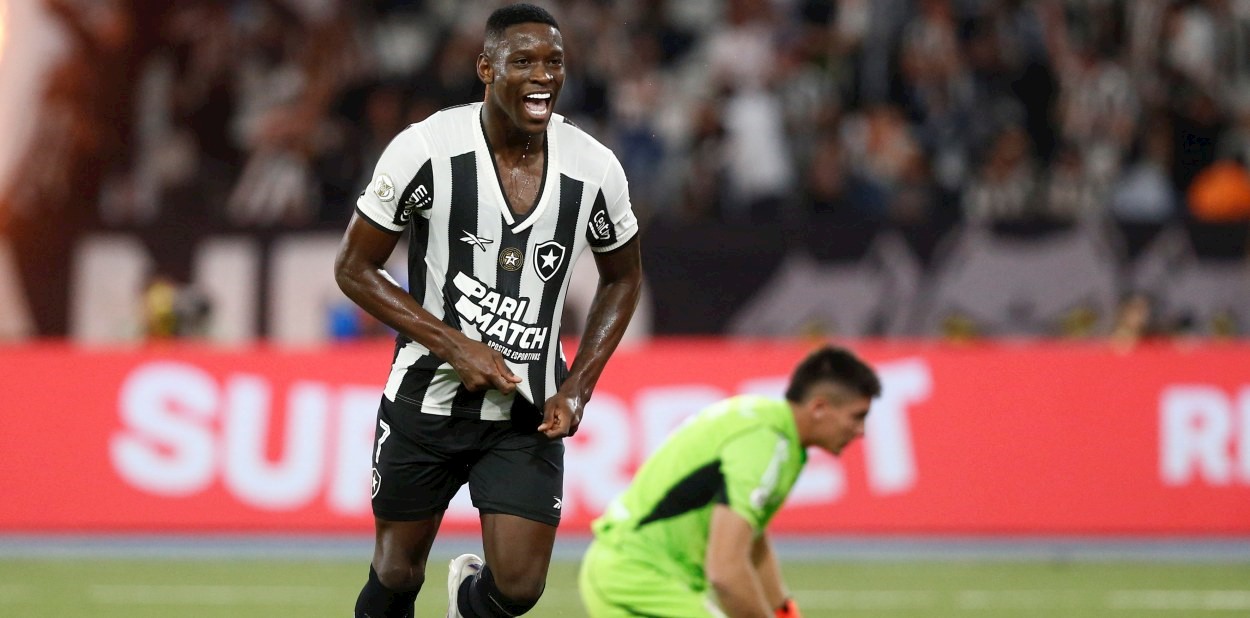 Botafogo vence o Internacional e amplia sequência vitoriosa