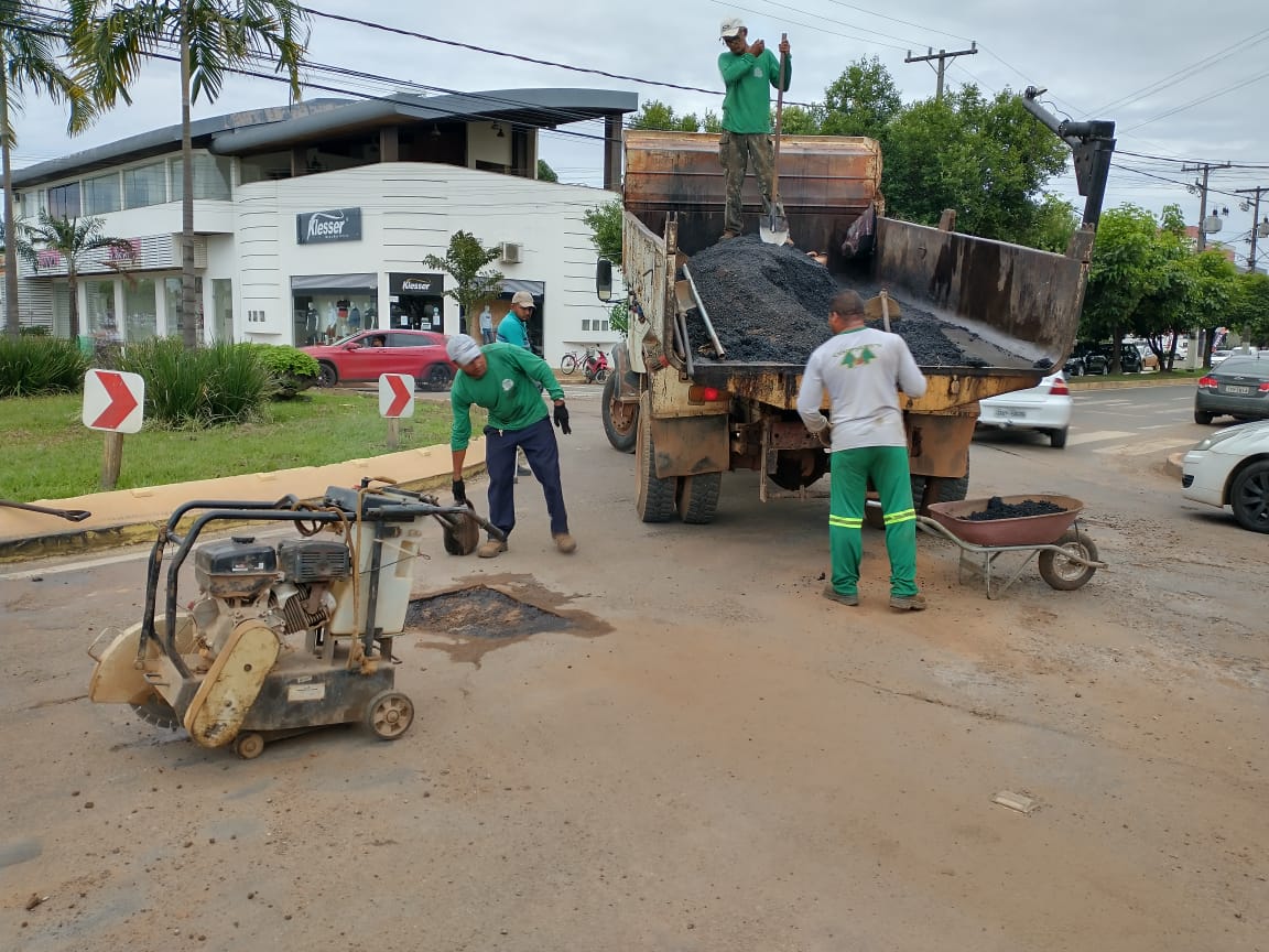 Secretaria de Obras segue com a operação tapa buracos em Sinop