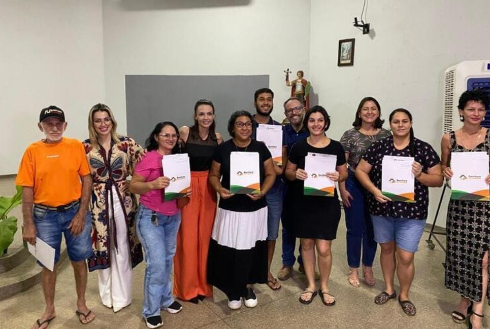 Prefeitura realiza entrega de escrituras para mais de 100 famílias da Comunidade Vitória