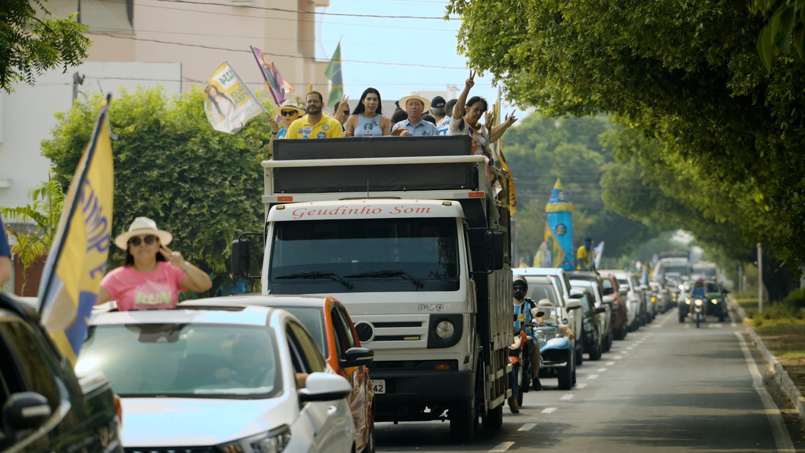 EM SINOP Roberto Dorner celebra apoio popular e campanha limpa em mega Carreata da Vitória 