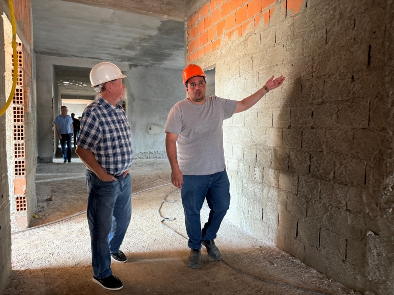 INVESTIMENTOS NA SAÚDE: Obras do novo Centro de Especialidades Médicas avançam; prefeito faz vistoria