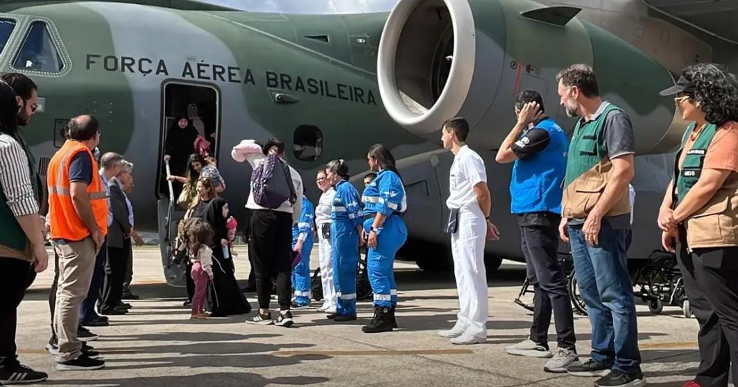 Sétimo voo da FAB com 82 repatriados do Líbano chega a São Paulo