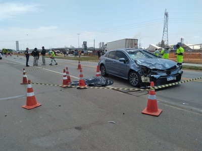 Sinop: condutora de uma motocicleta morreu, há pouco, na BR-163 atingida por um carro