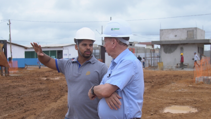 Prefeito fiscaliza andamento de obras em 256 apartamentos habitacionais