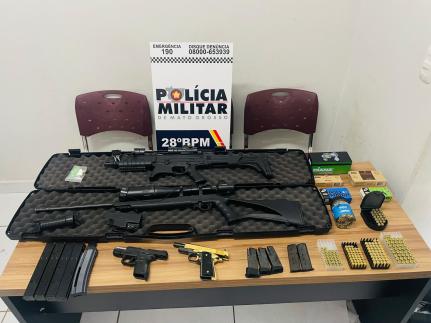 Tornozelado identificaso como CAC é preso com rifle, outras 3 armas e 462 munições