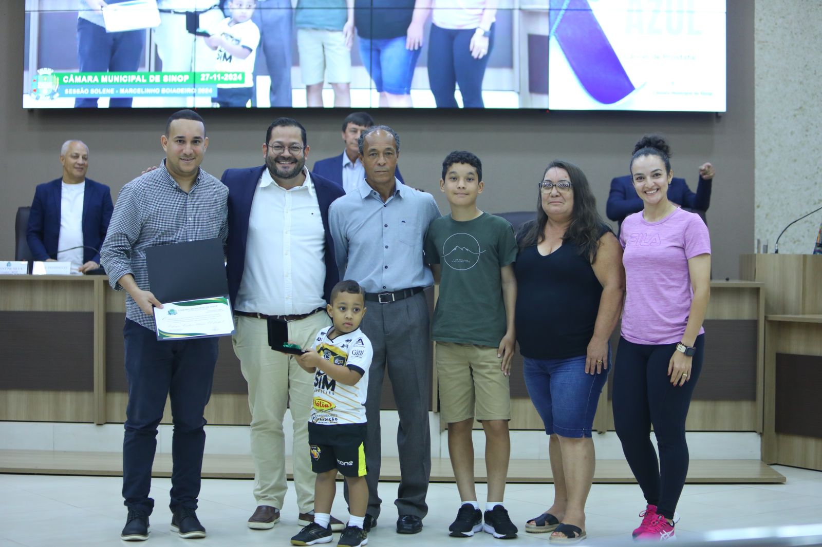 Paulinho Abreu homenageia Edinho durante entrega da Comenda Marcelinho Boiadeiro