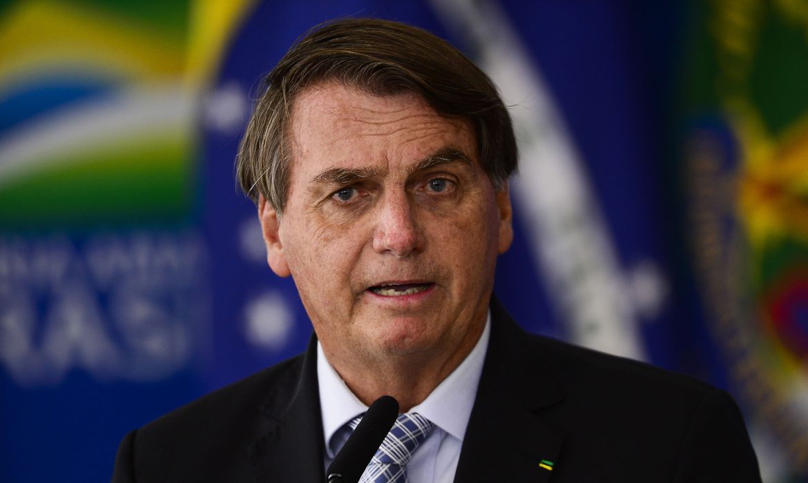 Bolsonaro sanciona projeto sobre compra de vacinas por estados