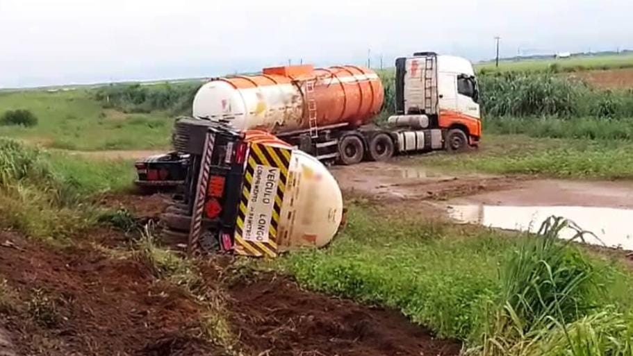 Carreta  de combustível  tomba na BR-163 em Lucas do Rio Verde