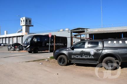 Presos por assassinato são alvos de operação na Penitenciária Central do Estado