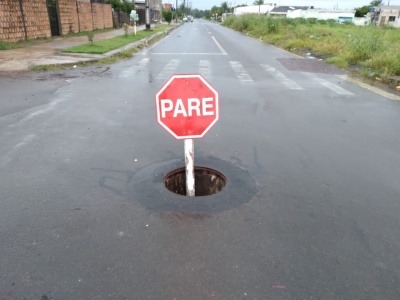 Sinop: Vereador Célio Garcia Atende Moradores que reclamam de falta de tampa de bueiro no JD. São Paulo 