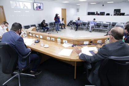 Comissão de Saúde aprecia 19 projetos e inicia debate sobre vacinação em MT