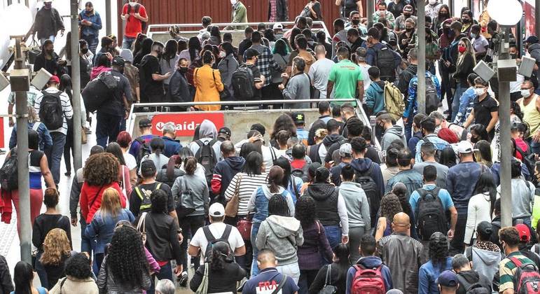 Universidade dos EUA projeta 3ª onda da covid no Brasil em julho