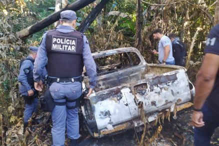 Crueldade Fotos mostram caminhonete onde casal foi carbonizado em MT