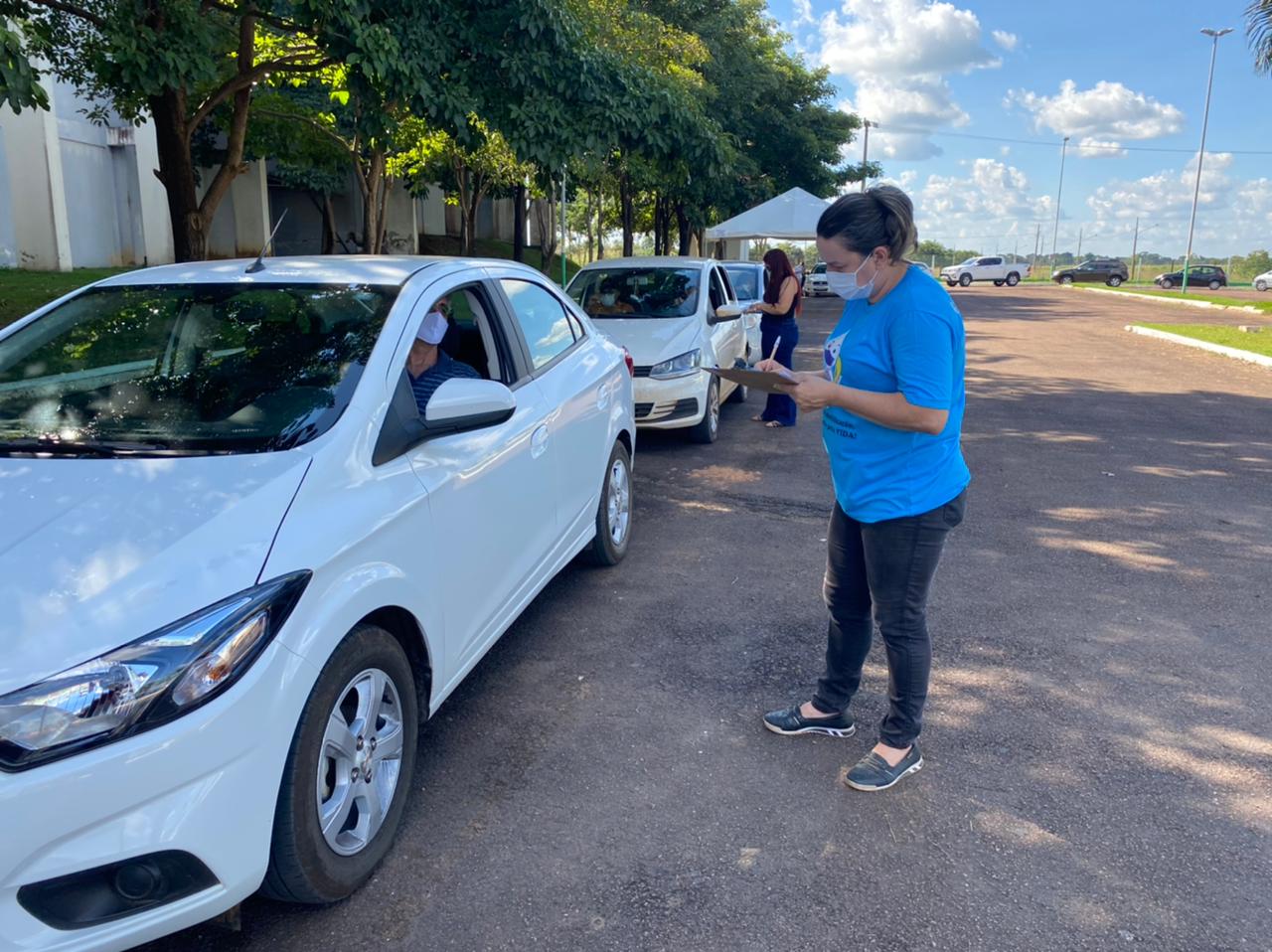 Novo drive-thru de vacinação atenderá público de 60 anos e busca encerrar grupo de idosos