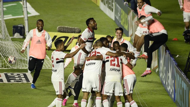 São Paulo goleia o Mirassol e pega o Palmeiras na final