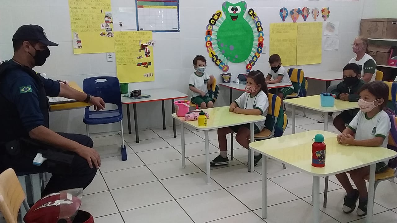 Secretaria ministra palestra sobre o trânsito para alunos da rede municipal de ensino