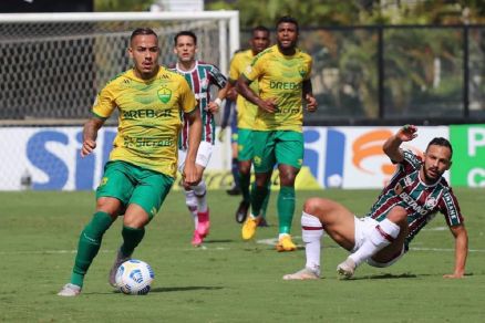 Cuiabá perde para o Flu e amarga a 1ª derrota no Brasileirão