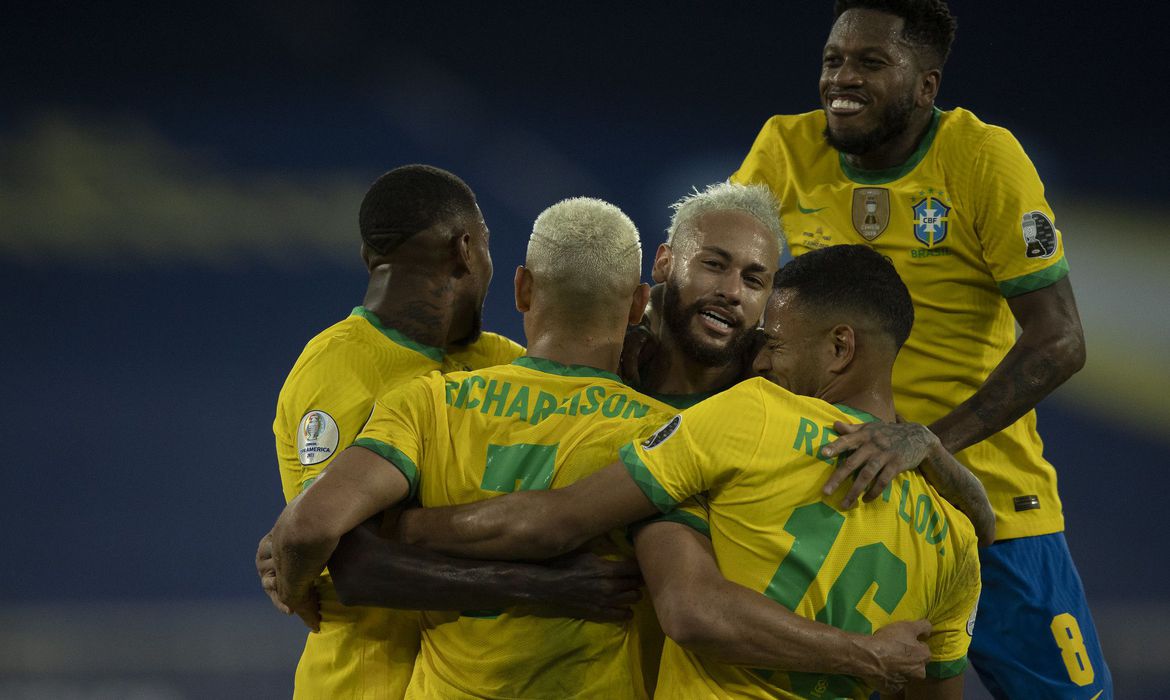 Brasil goleia seleção peruana e segue 100% na Copa América