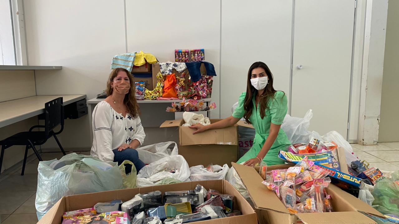 Secretaria de Assistência Social recebe doação de brinquedos do concurso Miss Teen