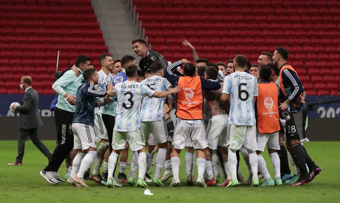 Com vitória nos pênaltis, Argentina alcança final da Copa América