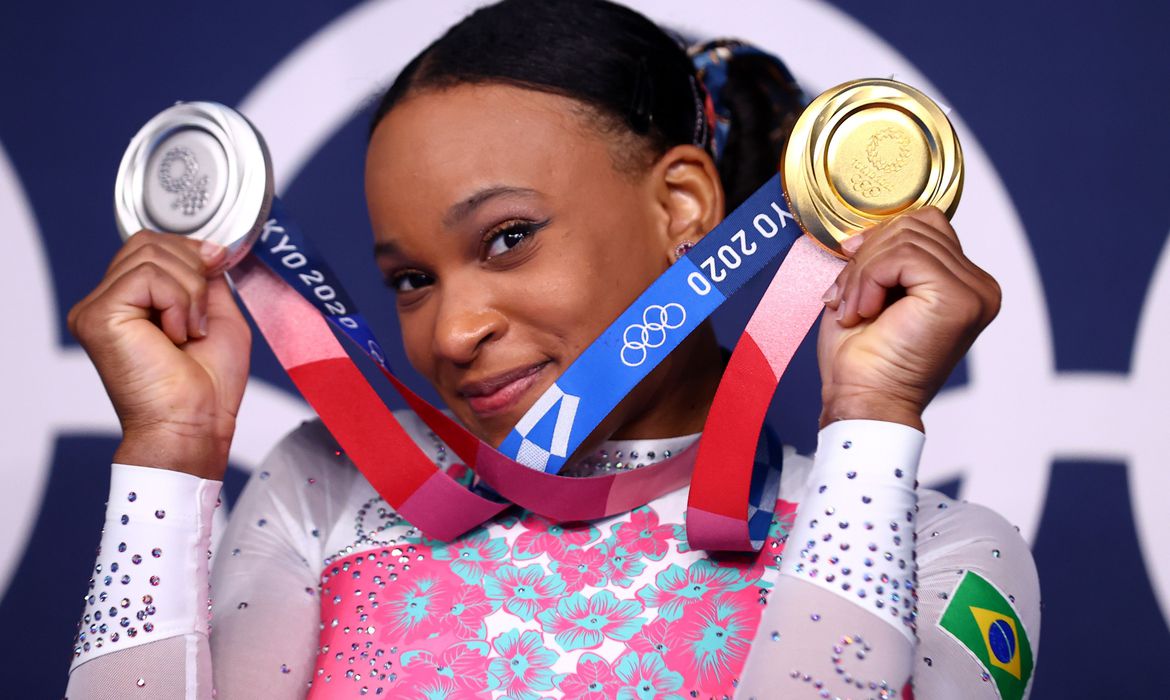 Ganhei muito mais do que só medalhas, diz Rebeca após feitos inéditos