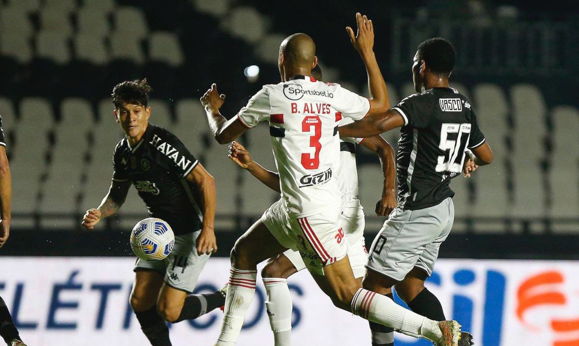 Copa do Brasil: São Paulo bate Vasco e mantém sonho de título inédito