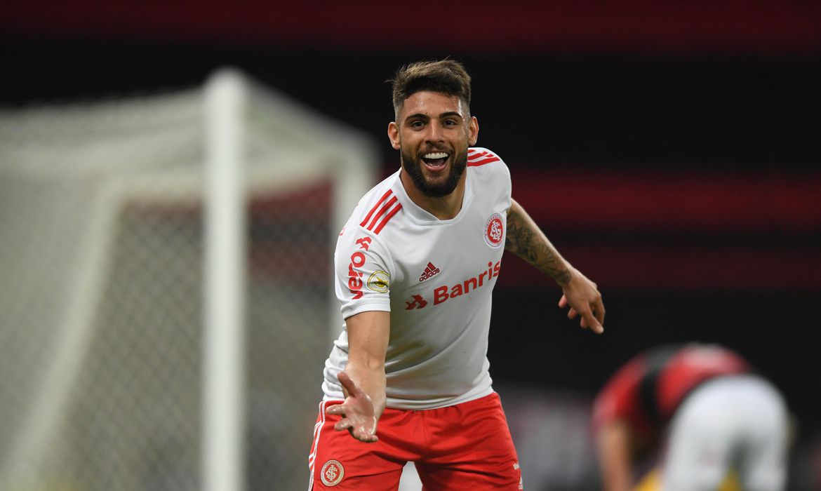 Com 3 de Yuri Alberto, Internacional goleia Flamengo por 4 a 0