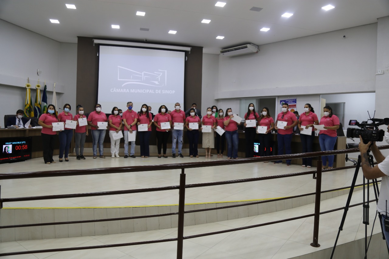 Equipe do Centro de Saúde da Mulher recebe Moção de Aplauso no Legislativo