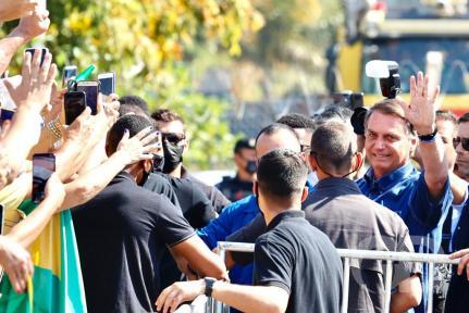 Em MT, Bolsonaro culpa isolamento social por inflação no país