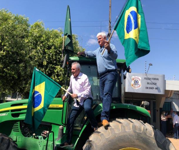 O presidente da Aprosoja Brasil Galvan chega em cima de trator para depor na PF e afirma tentar derrubar decisão do STF