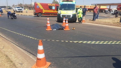 Sinop: Jovem morre e homem fica ferido depois de carreta atingir moto na BR-163