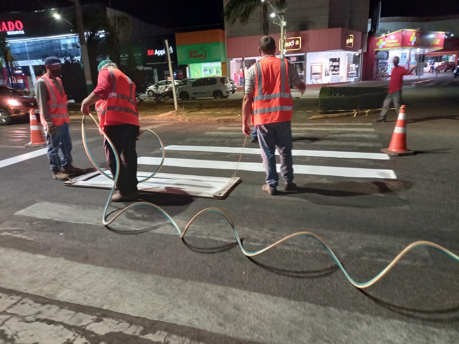 Prefeitura realiza manutenção da sinalização viária de trânsito