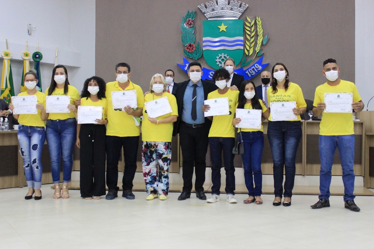 Equipe de voluntários da Igreja Quadrangular são homenageados pelo vereador Célio Garcia